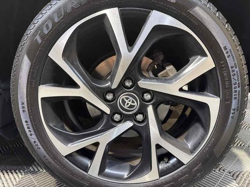 Used 2020 Toyota C-HR XLE FWD image 27