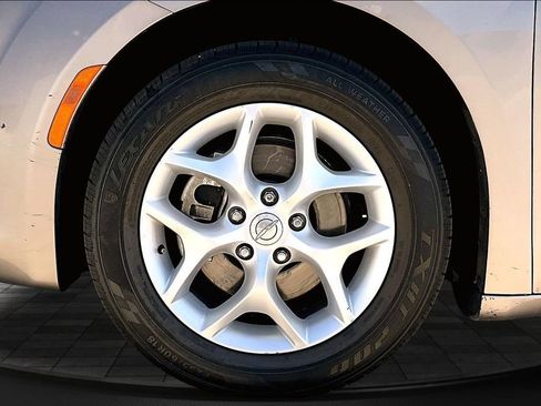 Used 2018 Chrysler Pacifica Touring Plus w/ Tire & Wheel Group FWD image 33