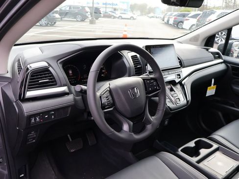 New 2026 Honda Odyssey Touring image 14