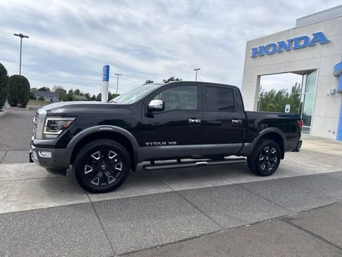 Used 2020 Nissan Titan Platinum Reserve w/ Moonroof Package AWD/4WD image 12