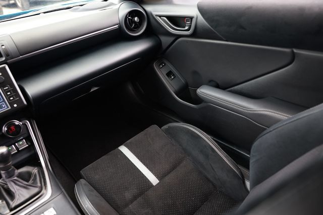 Used 2022 Toyota GR86 Premium RWD image 25