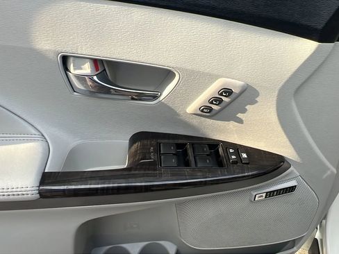 Used 2015 Toyota Venza XLE image 23