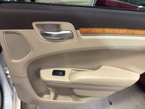 Used 2014 Chrysler 300 C w/ Harman/Kardon Audio Group AWD/4WD image 24