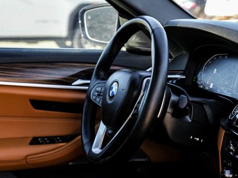 Used 2023 BMW 530i xDrive w/ Executive Package image 17