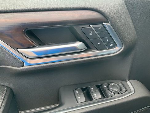 Used 2024 GMC Sierra 1500 SLT image 16