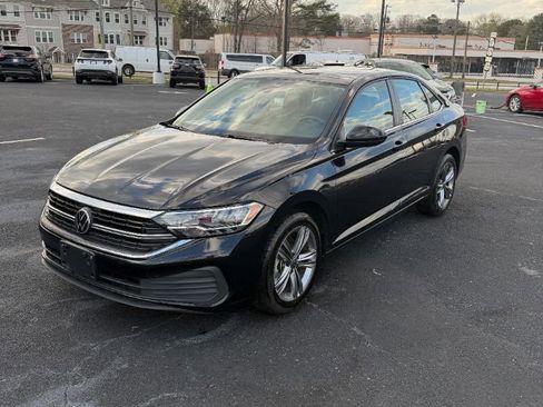Used 2024 Volkswagen Jetta SE FWD image 1