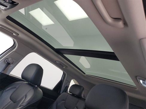 Used 2023 Kia Sorento S w/ Panoramic Sunroof Package image 25