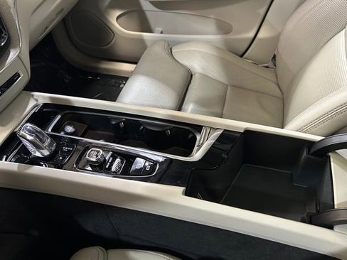 Used 2018 Volvo XC60 T8 Inscription image 40