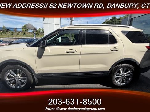 Used 2018 Ford Explorer XLT w/ Equipment Group 202A AWD/4WD image 2