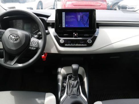 Used 2025 Toyota Corolla LE FWD image 18