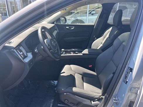 Certified 2025 Volvo XC60 B5 Plus AWD/4WD image 17