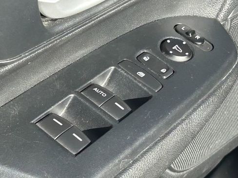 Used 2018 Honda CR-V LX image 25