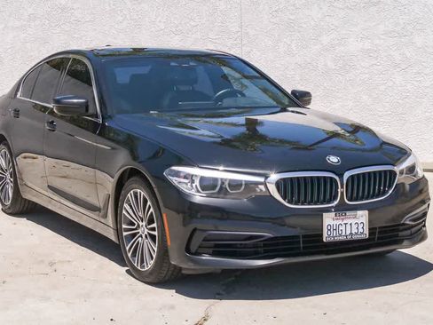 Used 2019 BMW 530e w/ Premium Package RWD image 3