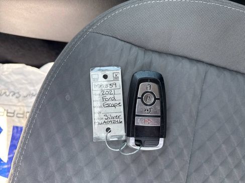 Used 2021 Ford Escape SE w/ SE Sport Appearance Package FWD image 29