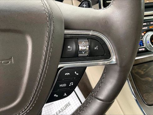 Used 2019 Lincoln Continental Reserve AWD/4WD image 12