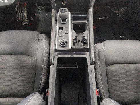 Used 2022 Nissan Pathfinder SV AWD/4WD image 17