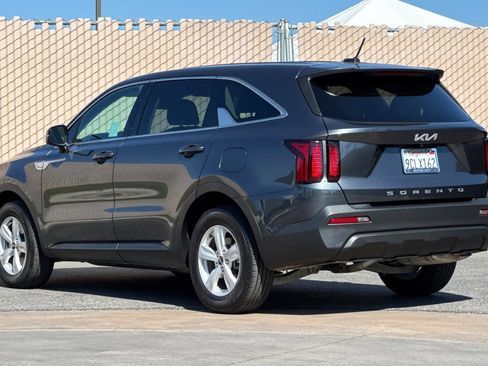 Used 2022 Kia Sorento LX FWD image 6