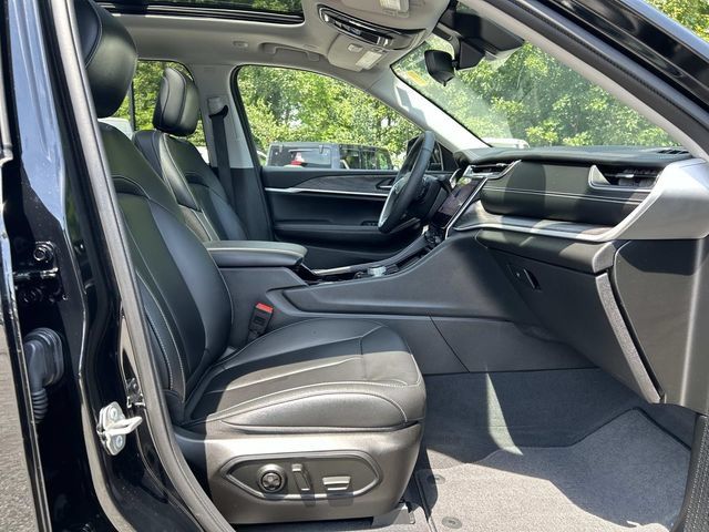 Used 2023 Jeep Grand Cherokee Limited AWD/4WD image 18