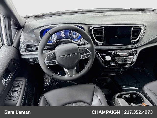 New 2027 Chrysler Pacifica Select FWD image 21