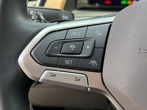 Used 2024 Volkswagen Atlas SE FWD image 23
