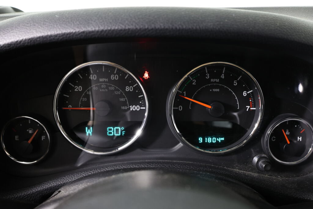 Used 2016 Jeep Wrangler Unlimited Sahara w/ Connectivity Group AWD/4WD image 29