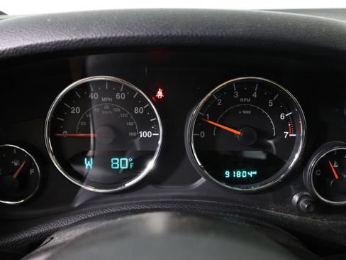 Used 2016 Jeep Wrangler Unlimited Sahara w/ Connectivity Group AWD/4WD image 29