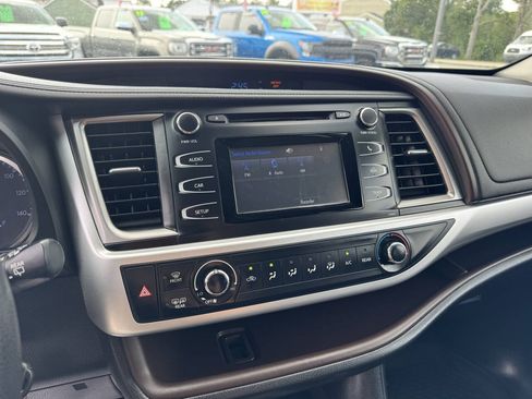 Used 2018 Toyota Highlander LE AWD/4WD image 20