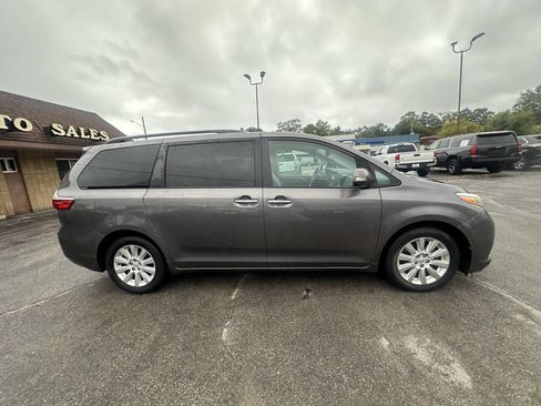 Used 2015 Toyota Sienna Limited Premium image 3