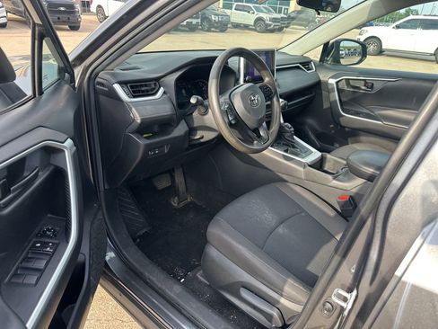 Used 2023 Toyota RAV4 LE FWD image 10