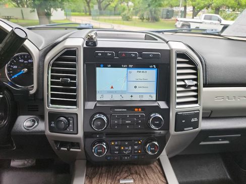 Used 2017 Ford F250 Lariat w/ Lariat Ultimate Package AWD/4WD image 27