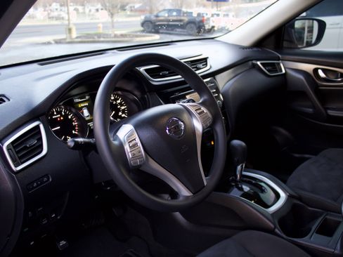 Used 2016 Nissan Rogue S w/ Appearance Package image 10