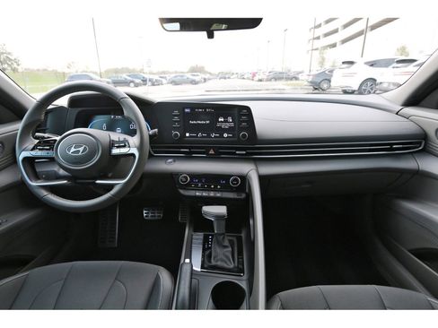 Certified 2025 Hyundai Elantra Sport FWD image 11