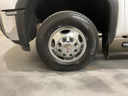 Used 2024 GMC Sierra 3500 SLE w/ SLE Convenience Package image 6