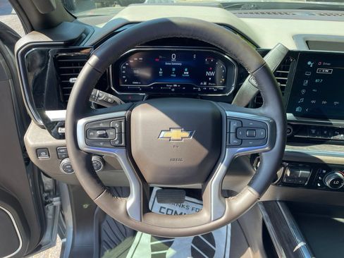 Used 2025 Chevrolet Silverado 2500 LTZ w/ LTZ Convenience Package AWD/4WD image 21