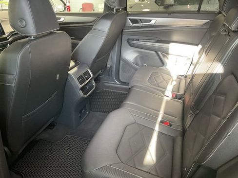 Used 2025 Volkswagen Atlas Cross Sport SE image 18