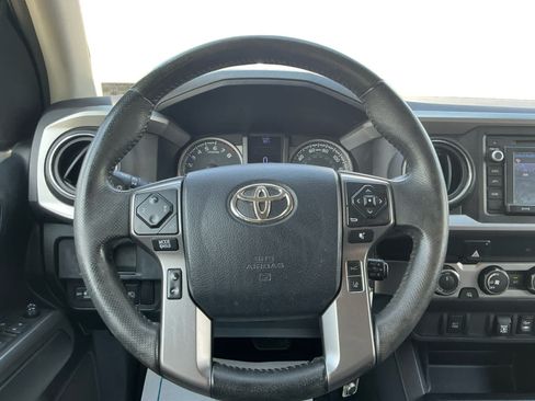 Used 2019 Toyota Tacoma SR5 AWD/4WD image 12