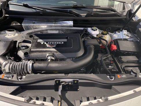Used 2023 Cadillac XT4 Luxury w/ Cold Weather Package AWD/4WD image 25
