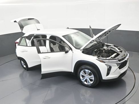 Used 2024 Chevrolet Trax LS w/ Driver Confidence Package image 66