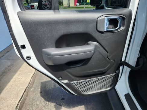 Used 2024 Jeep Wrangler Unlimited AWD/4WD image 17