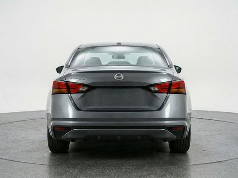 Used 2025 Nissan Altima 2.5 SV FWD image 7