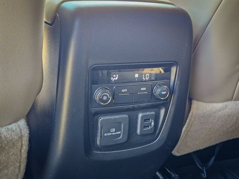 Used 2019 Buick Enclave Essence AWD/4WD image 31