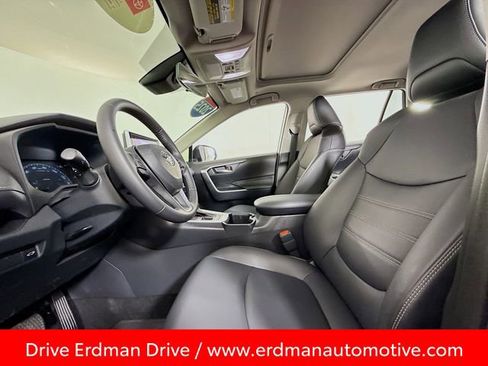 Used 2025 Toyota RAV4 XLE Premium image 6