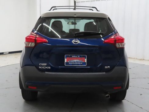Used 2018 Nissan Kicks SR w/ Premium Package FWD image 4