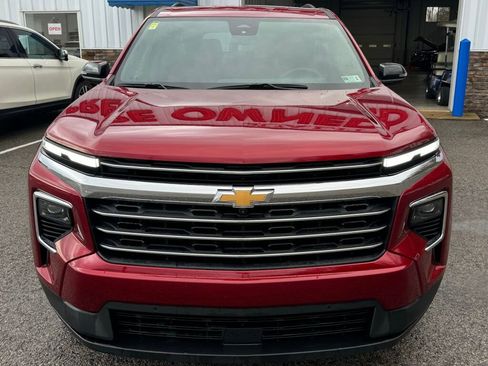 Used 2024 Chevrolet Traverse LT w/ Enhanced Driving Package image 2