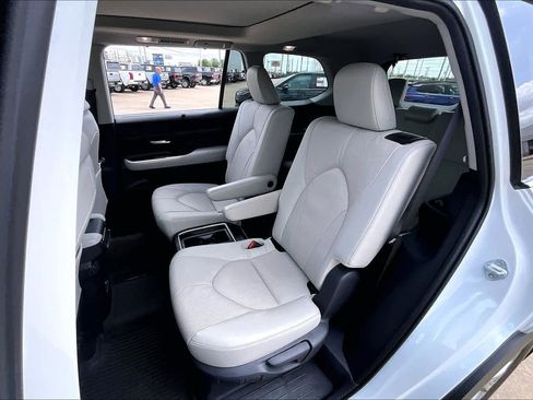 Used 2025 Toyota Grand Highlander FWD image 20
