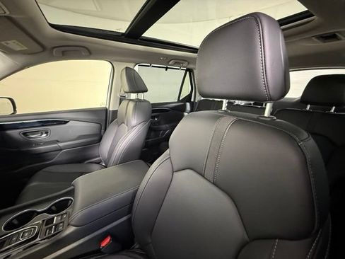 Used 2025 Honda Pilot Touring image 5