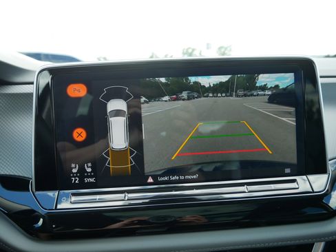 Certified 2025 Volkswagen Atlas Peak Edition SE image 31