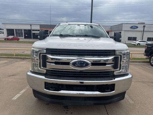 Used 2018 Ford F250 XLT AWD/4WD image 2