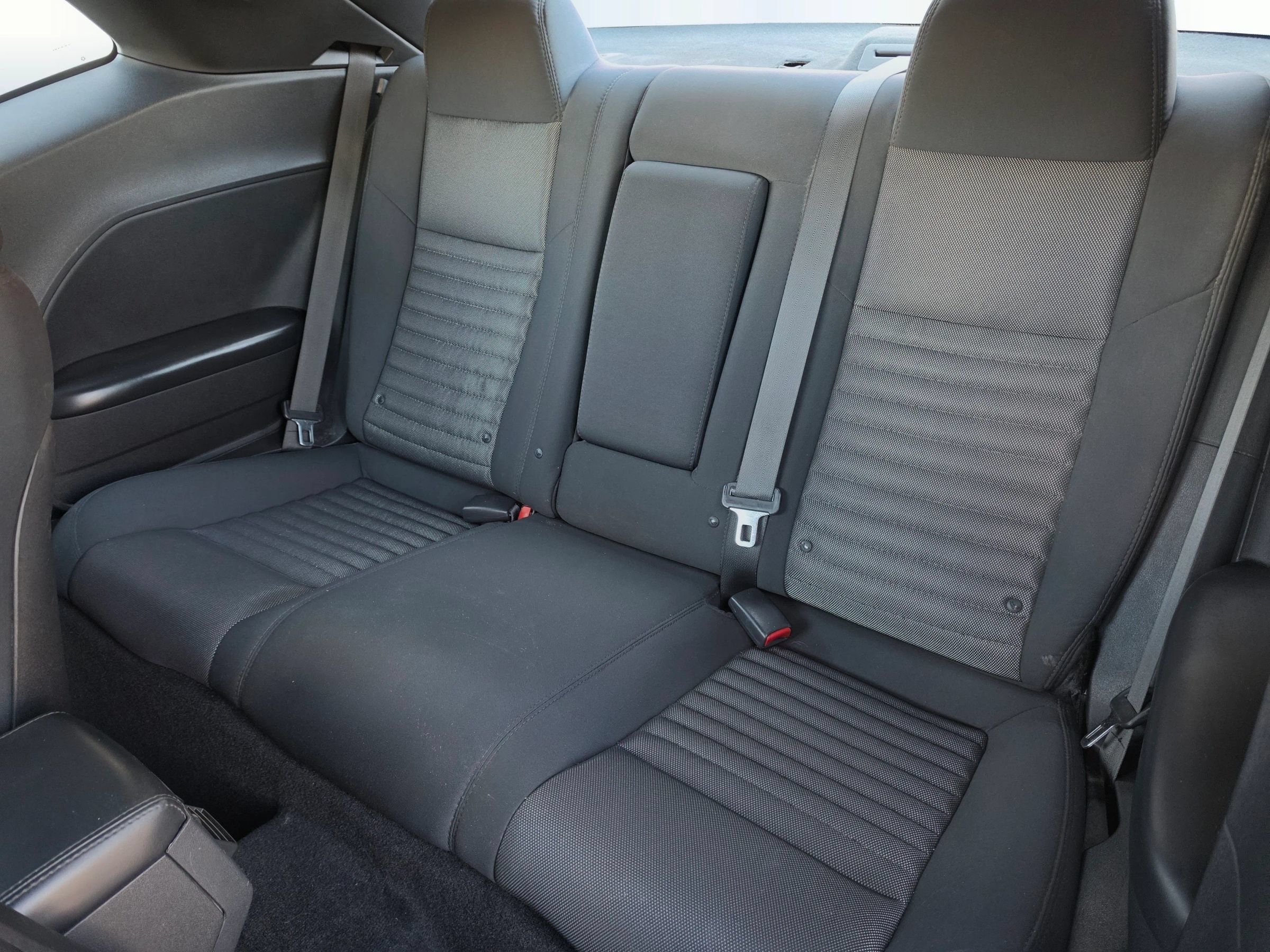 Used 2014 Dodge Challenger SXT RWD image 27