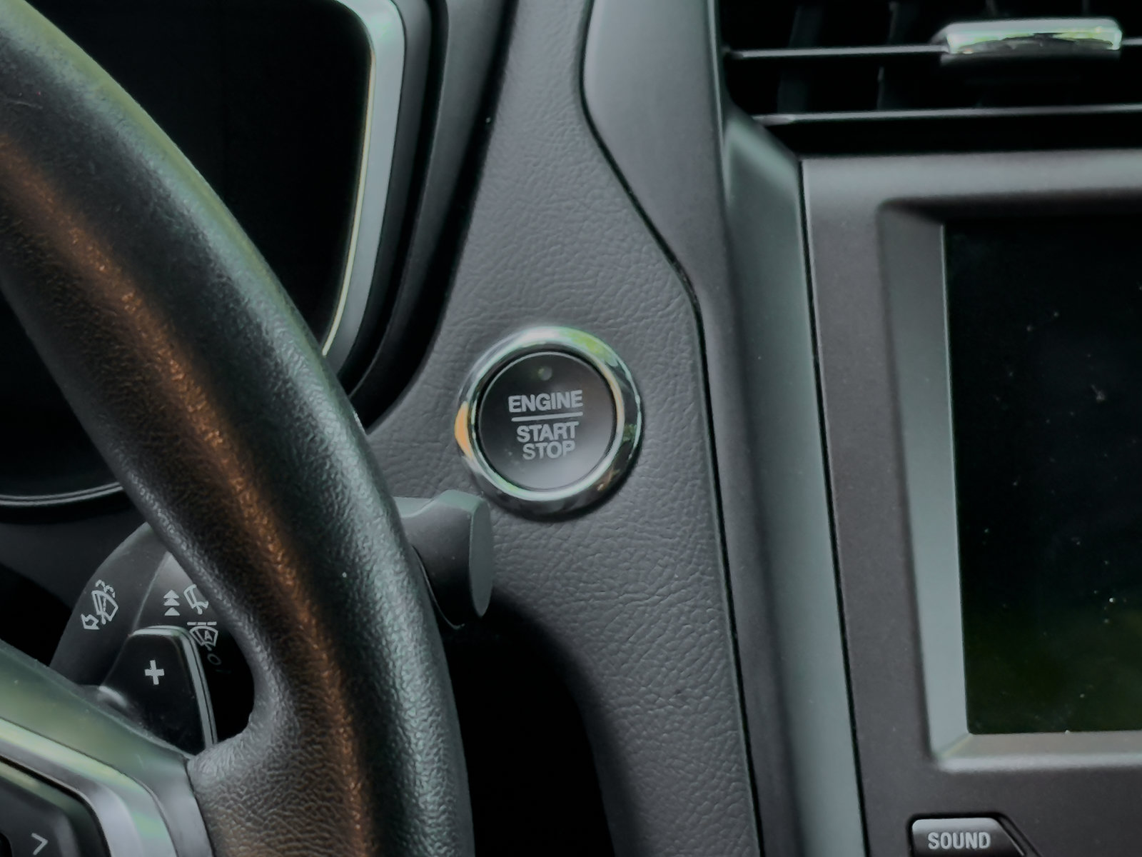 Used 2020 Ford Fusion Titanium FWD image 9
